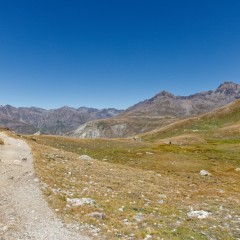 Le chemin de montée vers le refuge des Evettes