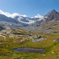 Les lacs de Pareis vus en arrivant au refuge des Evettes