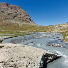 Le torrent au sommet de la cascade de la Reculaz