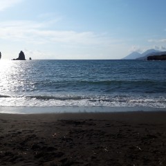 Plage de sable noir à Vulcano