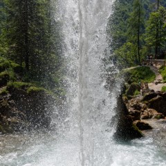 Derrière la cascade de Pericnik
